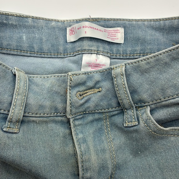 No boundaries Denim Frayed Hem Women Shorts size 1 - Picture 3 of 6